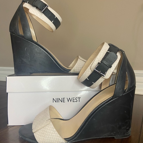 Nine West Leather Black and White Wedge Size 7 - Picture 4 of 7
